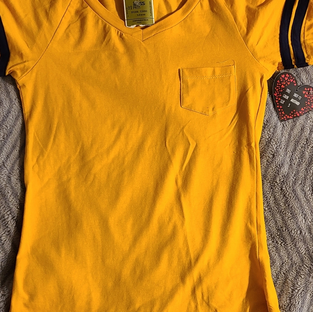 Yellow fitted tshirt. Size small